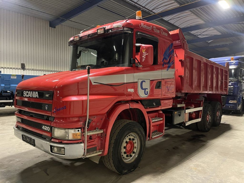 Scania T124-420 TORPEDO HAUBE - 6x4 - KIPPER - MANUAL GRS900 3+3 - STEEL SPRING / BALLIESTAS / LAMES / BLATT - Billenőplatós teherautó: 2 kép. Scania T124-420 TORPEDO HAUBE - 6x4 - KIPPER - MANUAL GRS900 3+3 - STEEL SPRING / BALLIESTAS / LAMES / BLATT - Billenőplatós teherautó: 2 kép.