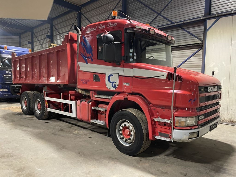 Scania T124-420 TORPEDO HAUBE - 6x4 - KIPPER - MANUAL GRS900 3+3 - STEEL SPRING / BALLIESTAS / LAMES / BLATT - Billenőplatós teherautó: 1 kép. Scania T124-420 TORPEDO HAUBE - 6x4 - KIPPER - MANUAL GRS900 3+3 - STEEL SPRING / BALLIESTAS / LAMES / BLATT - Billenőplatós teherautó: 1 kép.