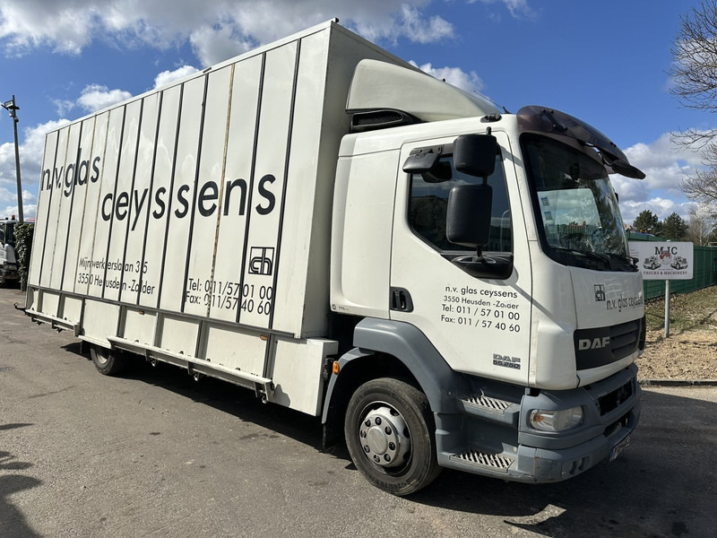 DAF LF 55.250 12T - GLASTRANSPORT / GLASRESTEEL - AIR SUSPENSION - EURO 4 - BELGIAN REGISTRATION - Teherautó: 1 kép. DAF LF 55.250 12T - GLASTRANSPORT / GLASRESTEEL - AIR SUSPENSION - EURO 4 - BELGIAN REGISTRATION - Teherautó: 1 kép.