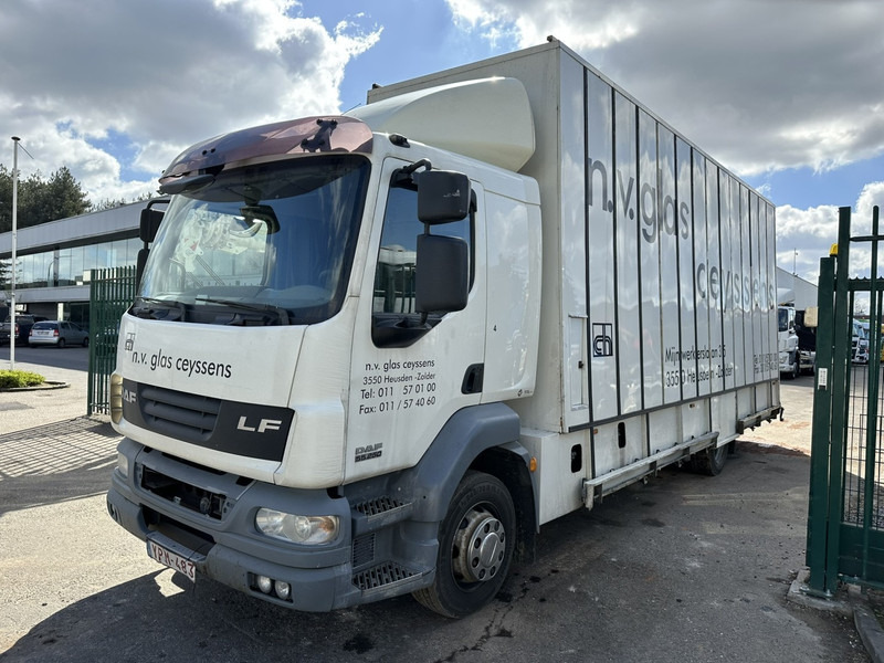 DAF LF 55.250 12T - GLASTRANSPORT / GLASRESTEEL - AIR SUSPENSION - EURO 4 - BELGIAN REGISTRATION - Teherautó: 3 kép. DAF LF 55.250 12T - GLASTRANSPORT / GLASRESTEEL - AIR SUSPENSION - EURO 4 - BELGIAN REGISTRATION - Teherautó: 3 kép.
