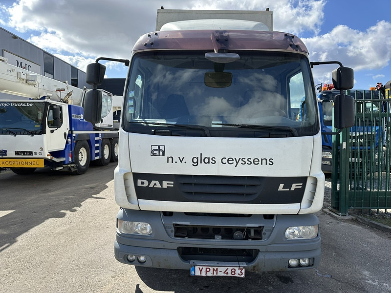 DAF LF 55.250 12T - GLASTRANSPORT / GLASRESTEEL - AIR SUSPENSION - EURO 4 - BELGIAN REGISTRATION - Teherautó: 2 kép. DAF LF 55.250 12T - GLASTRANSPORT / GLASRESTEEL - AIR SUSPENSION - EURO 4 - BELGIAN REGISTRATION - Teherautó: 2 kép.