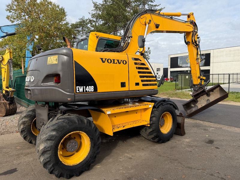Volvo EW 140 B *FULL HYDR* - BLADE - 10.485h - TILT BUCKET - CE - NL MACHINE - GOOD CONDITION - Gumikerekes kotró: 3 kép. Volvo EW 140 B *FULL HYDR* - BLADE - 10.485h - TILT BUCKET - CE - NL MACHINE - GOOD CONDITION - Gumikerekes kotró: 3 kép.