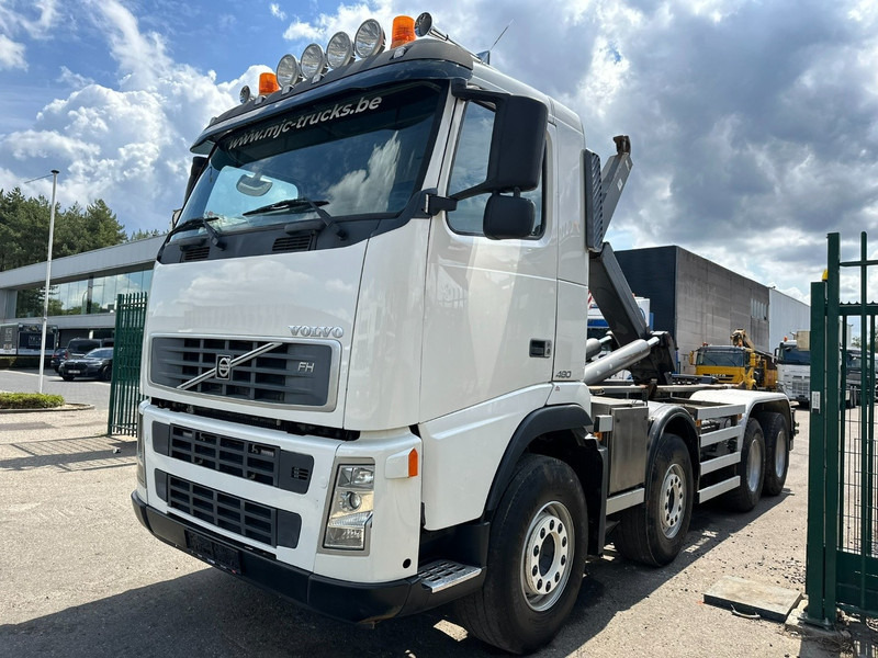 Volvo FH 480 8x2 HOOKLIFT 25T TERBERG - 6m20 - LIFT AXLE - I SHIFT - WB 429cm - HAAKSYSTEEM / ABROLKIPPER - Horgos rakodó teherautó: 3 kép. Volvo FH 480 8x2 HOOKLIFT 25T TERBERG - 6m20 - LIFT AXLE - I SHIFT - WB 429cm - HAAKSYSTEEM / ABROLKIPPER - Horgos rakodó teherautó: 3 kép.