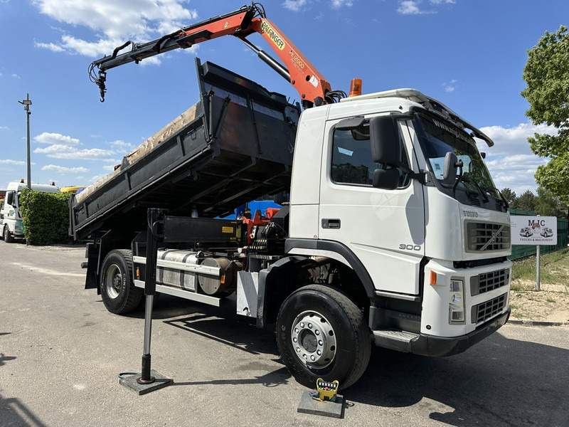 Volvo FM 300 4x4 TIPPER + CRANE PALFINGER PK 12000 - *339.000km* - MANUAL - STEEL SPRING / BIG AXLES - EURO 3 - TÜV 15/10/2025 - Billenőplatós teherautó, Darus autó: 1 kép. Volvo FM 300 4x4 TIPPER + CRANE PALFINGER PK 12000 - *339.000km* - MANUAL - STEEL SPRING / BIG AXLES - EURO 3 - TÜV 15/10/2025 - Billenőplatós teherautó, Darus autó: 1 kép.