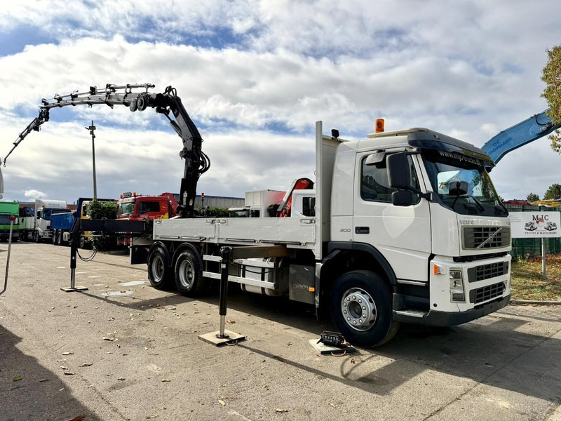 Volvo FM 300 6x4 + (25.8m!) PRITSCHE + KRAN HIAB 245 E-5 + JIB 65 X-3 + 2 ME - *228.000km* - MANUAL - A/C - EURO 3 - BELGIAN TRUCK - Platós teherautó, Darus autó: 2 kép. Volvo FM 300 6x4 + (25.8m!) PRITSCHE + KRAN HIAB 245 E-5 + JIB 65 X-3 + 2 ME - *228.000km* - MANUAL - A/C - EURO 3 - BELGIAN TRUCK - Platós teherautó, Darus autó: 2 kép.