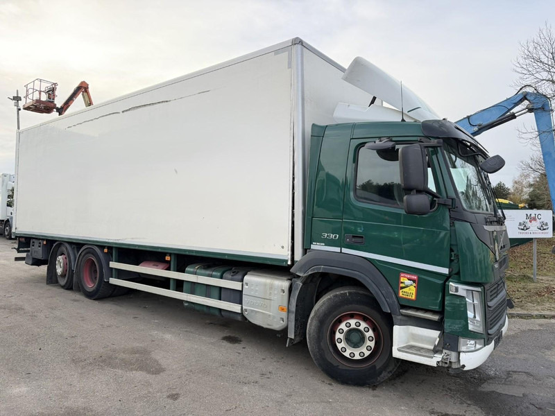 Volvo FM 330 6x2 CLOSED BOX / KOFFER 9m10 - LIFT + STEERING AXLE - *ENGINE / GEARBOX / CHASSIS = OK* - 300.000km - TUV 09/2026 - BE TRUCK - Dobozos felépítményű teherautó: 1 kép. Volvo FM 330 6x2 CLOSED BOX / KOFFER 9m10 - LIFT + STEERING AXLE - *ENGINE / GEARBOX / CHASSIS = OK* - 300.000km - TUV 09/2026 - BE TRUCK - Dobozos felépítményű teherautó: 1 kép.