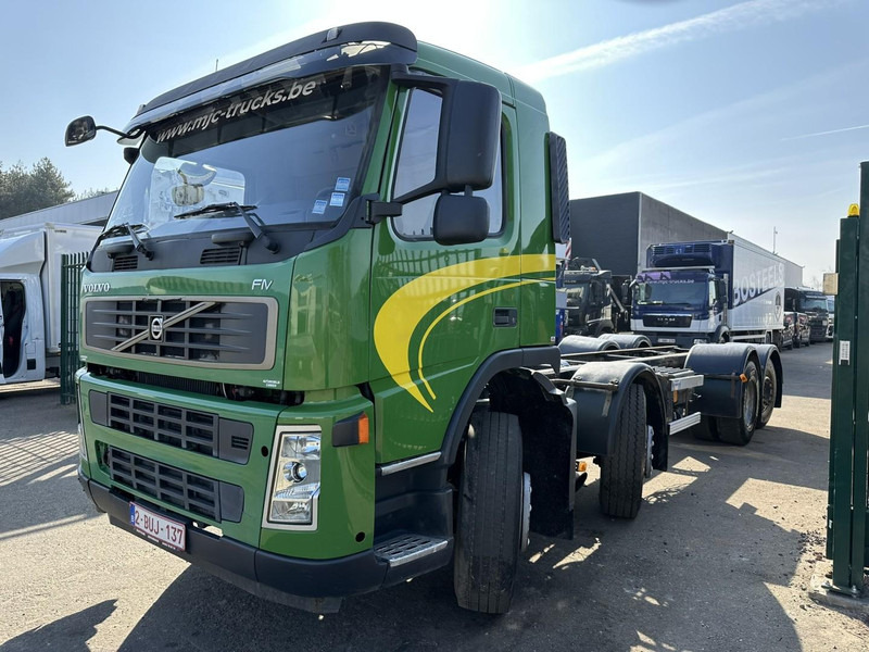 Volvo FM 340 8x2 CHASSIS (7m35) - LIFT+STEERING AXLE - MANUAL GEARBOX - EURO 3 - TÜV 05/2025 - BE TRUCK - Alvaz teherautó: 4 kép. Volvo FM 340 8x2 CHASSIS (7m35) - LIFT+STEERING AXLE - MANUAL GEARBOX - EURO 3 - TÜV 05/2025 - BE TRUCK - Alvaz teherautó: 4 kép.