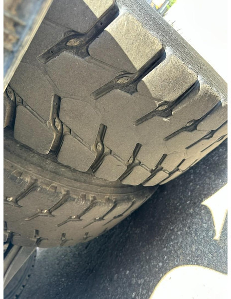 Platós teherautó, Darus autó Volvo FMX 330 8x4 TRIDEM PRITSCHE + KRAN EFFER 265 / 6S - PLATFORM 7m50 - EURO 6 - RADIO - *473.000km* - TÜV 05/2026 - BE TRUCK: 18 kép.