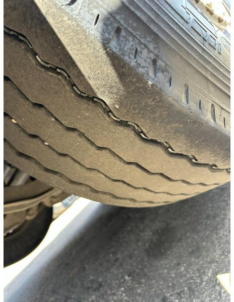 Platós teherautó, Darus autó Volvo FMX 330 8x4 TRIDEM PRITSCHE + KRAN EFFER 265 / 6S - PLATFORM 7m50 - EURO 6 - RADIO - *473.000km* - TÜV 05/2026 - BE TRUCK: 19 kép.