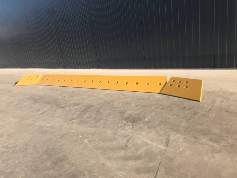 Cat D6T - Adapterek - Építőipari gépek: 2 kép. Cat D6T - Adapterek - Építőipari gépek: 2 kép.