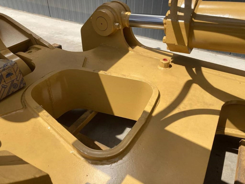 Cat D8R - Adapterek - Építőipari gépek: 5 kép. Cat D8R - Adapterek - Építőipari gépek: 5 kép.