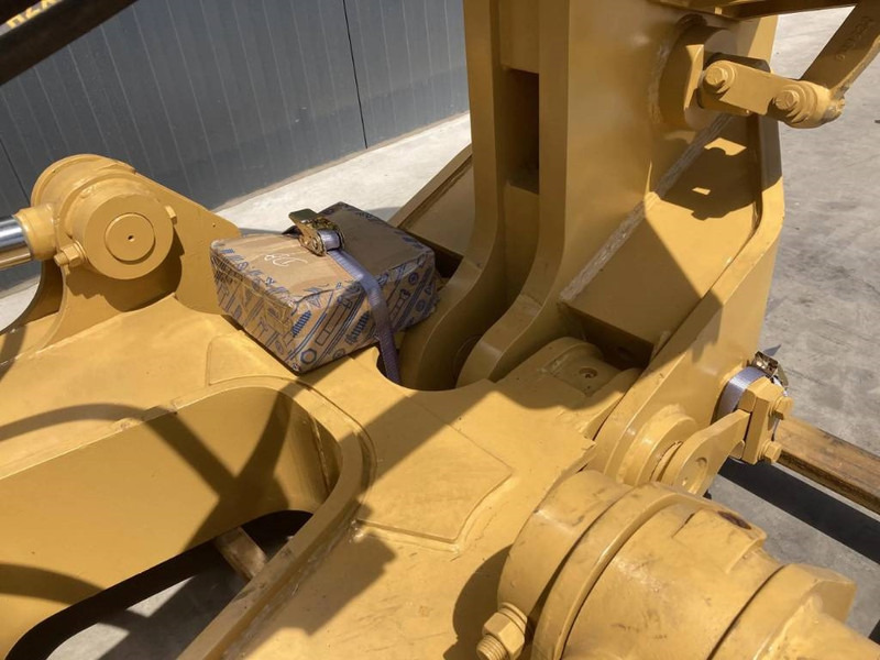 Cat D8R - Adapterek - Építőipari gépek: 3 kép. Cat D8R - Adapterek - Építőipari gépek: 3 kép.