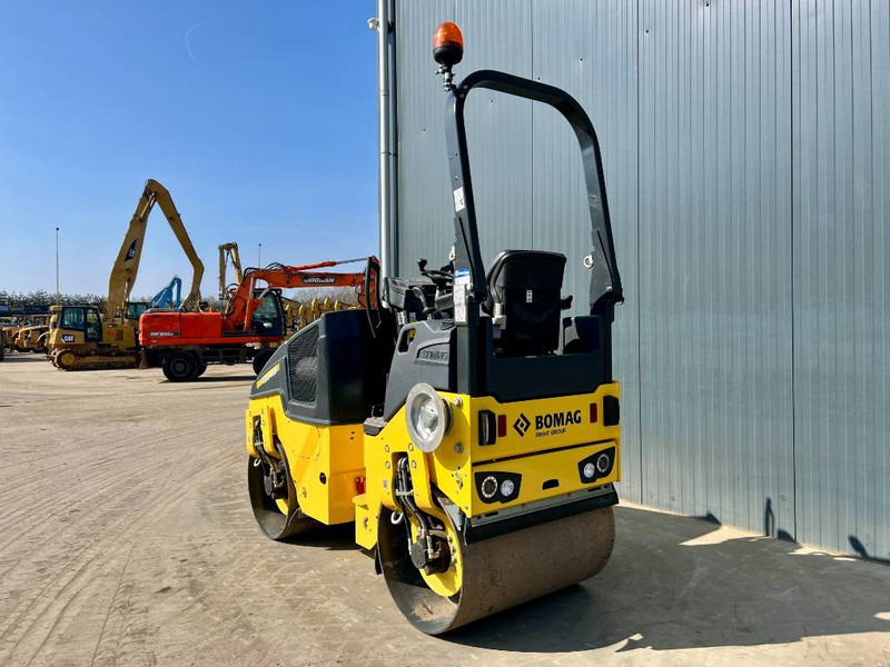 Bomag BW100 AD-5 - Henger: 3 kép. Bomag BW100 AD-5 - Henger: 3 kép.