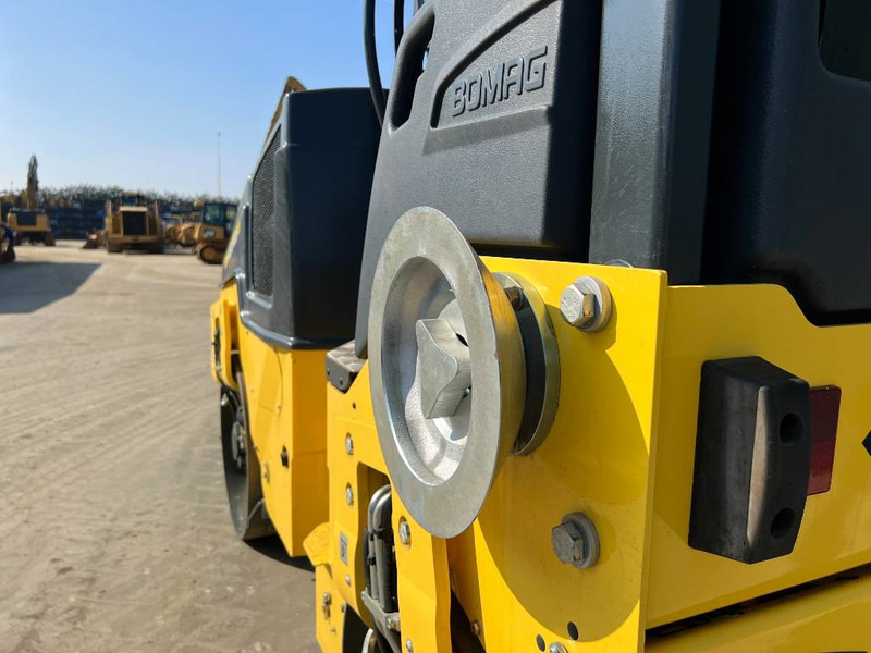 Bomag BW100 AD-5 - NEW - Henger: 5 kép. Bomag BW100 AD-5 - NEW - Henger: 5 kép.