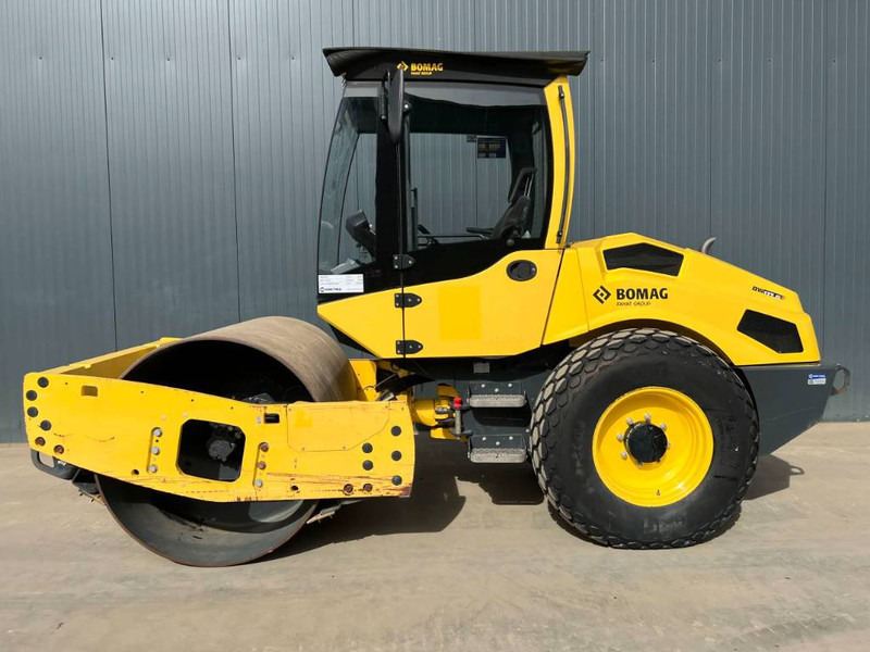 Bomag BW177D-5 - Henger: 5 kép. Bomag BW177D-5 - Henger: 5 kép.