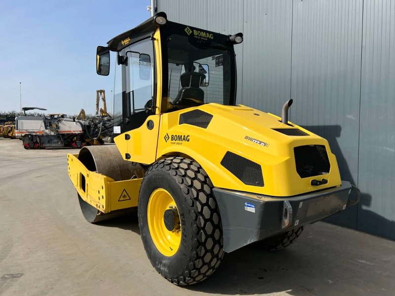 Bomag BW177D-5 - Henger: 2 kép. Bomag BW177D-5 - Henger: 2 kép.