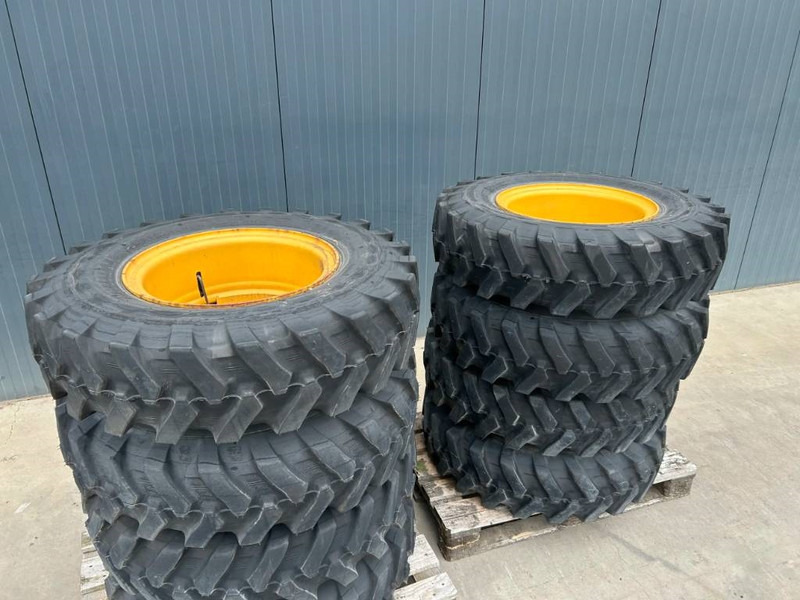 Bridgestone 1000 x 20 Set / 10.00 x 20: 4x2 Tyres - Gumiabroncsok és felnik - Építőipari gépek: 3 kép. Bridgestone 1000 x 20 Set / 10.00 x 20: 4x2 Tyres - Gumiabroncsok és felnik - Építőipari gépek: 3 kép.