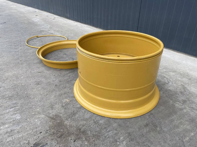 Cat 140H / 140M / 140K / 160H / 160M Rim - Gumiabroncsok és felnik - Építőipari gépek: 5 kép. Cat 140H / 140M / 140K / 160H / 160M Rim - Gumiabroncsok és felnik - Építőipari gépek: 5 kép.