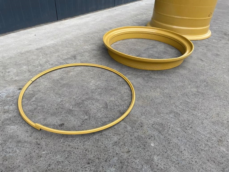 Cat 140H / 140M / 140K / 160H / 160M Rim - Gumiabroncsok és felnik - Építőipari gépek: 2 kép. Cat 140H / 140M / 140K / 160H / 160M Rim - Gumiabroncsok és felnik - Építőipari gépek: 2 kép.