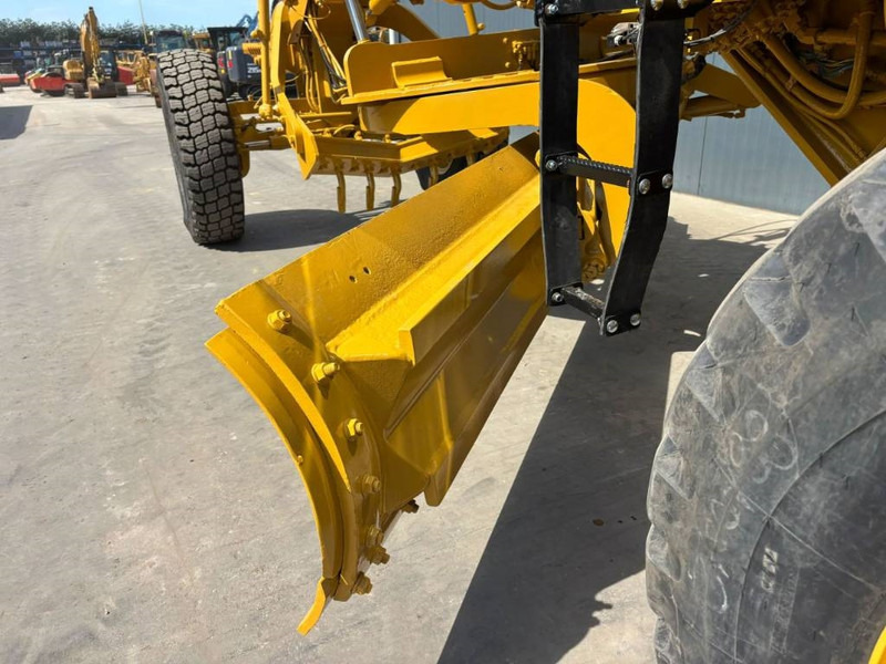 Gréder Cat 140H: 15 kép.