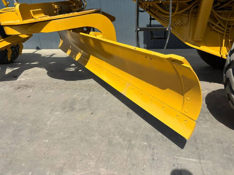 Gréder Cat 140H: 16 kép.