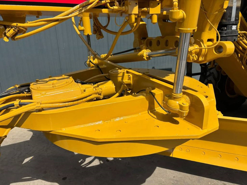 Gréder Cat 140H: 13 kép.