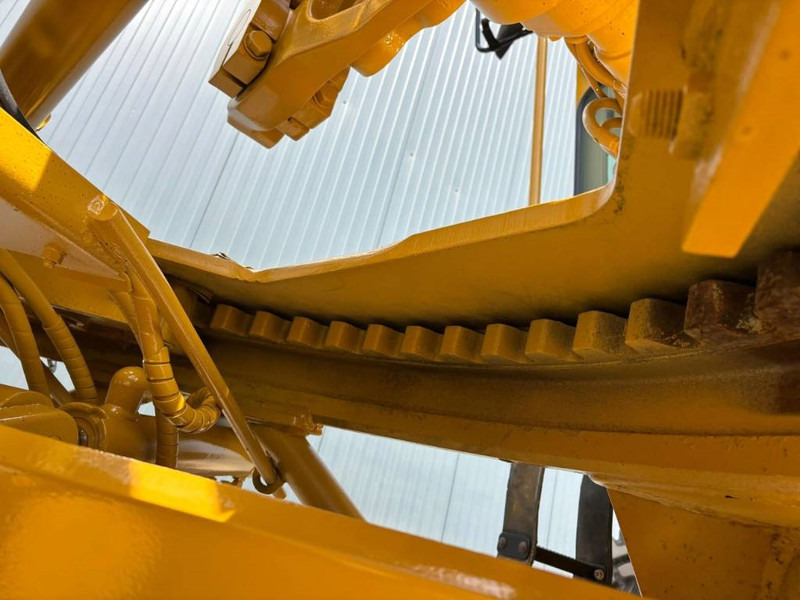 Gréder Cat 140H: 14 kép.