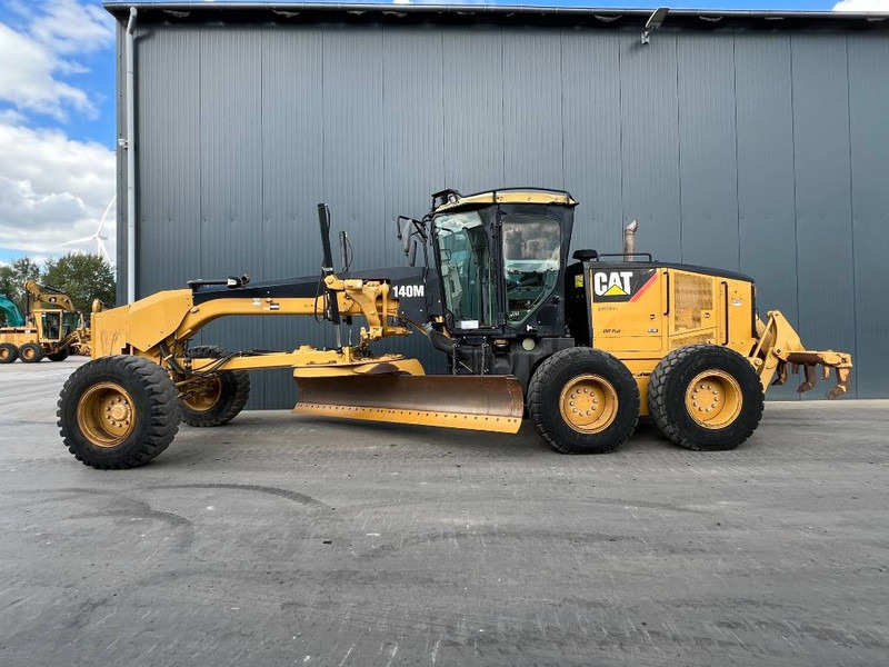 Cat 140M - Gréder: 2 kép. Cat 140M - Gréder: 2 kép.