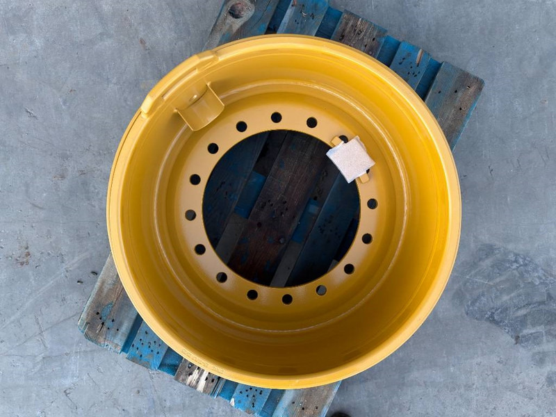 Cat 17.00-25/1.7 RIM for 20.5 x 25 - CAT 938M - Gumiabroncsok és felnik - Építőipari gépek: 2 kép. Cat 17.00-25/1.7 RIM for 20.5 x 25 - CAT 938M - Gumiabroncsok és felnik - Építőipari gépek: 2 kép.