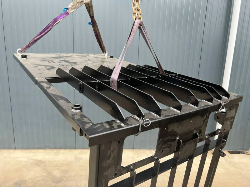 Cat 312D Guard - Fülke és belső tér - Építőipari gépek: 2 kép. Cat 312D Guard - Fülke és belső tér - Építőipari gépek: 2 kép.