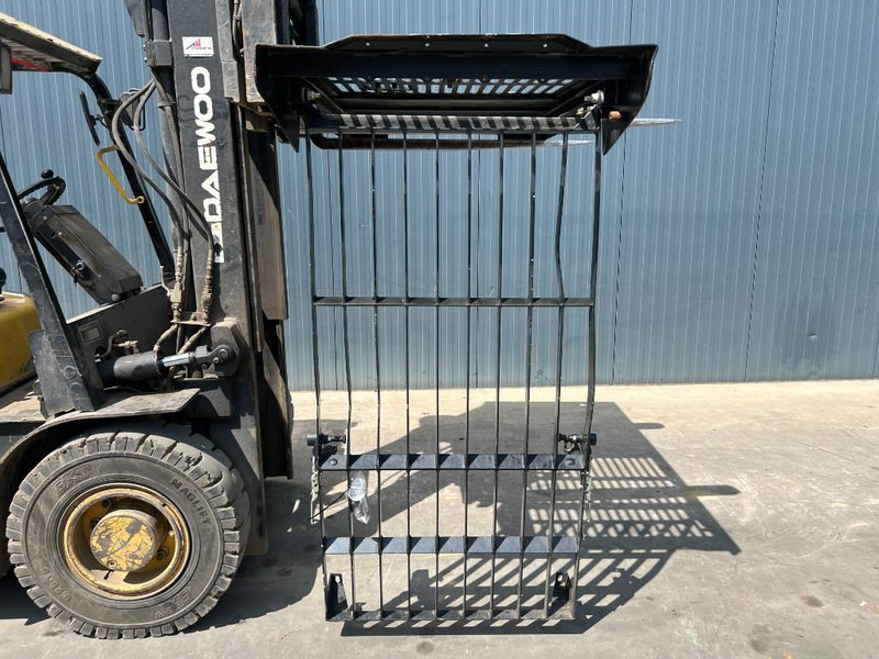 Cat 313E / 320F / 323E / 325F / 329E / 330F / 336E / 3 - Fülke és belső tér - Építőipari gépek: 3 kép. Cat 313E / 320F / 323E / 325F / 329E / 330F / 336E / 3 - Fülke és belső tér - Építőipari gépek: 3 kép.