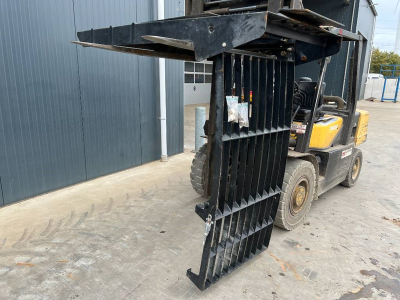 Cat 313E / 320F / 323E / 325F / 329E / 330F / 336E / 3 - Fülke és belső tér - Építőipari gépek: 2 kép. Cat 313E / 320F / 323E / 325F / 329E / 330F / 336E / 3 - Fülke és belső tér - Építőipari gépek: 2 kép.