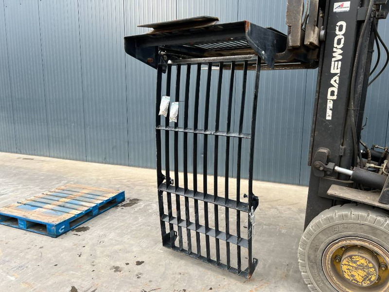 Cat 313E / 320F / 323E / 325F / 329E / 330F / 336E / 3 - Fülke és belső tér - Építőipari gépek: 1 kép. Cat 313E / 320F / 323E / 325F / 329E / 330F / 336E / 3 - Fülke és belső tér - Építőipari gépek: 1 kép.