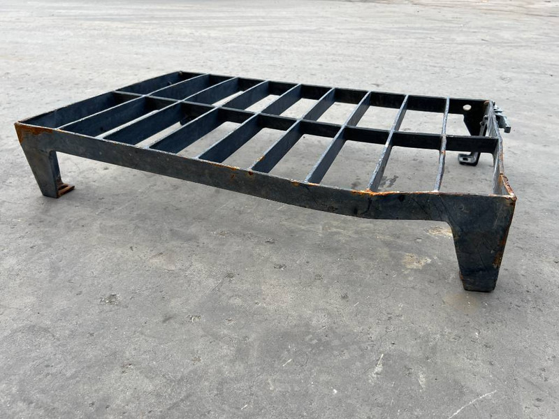 Cat 313E / M315F / 320F / 323E / 325F / 329E/ 330F / 3 - Fülke és belső tér - Építőipari gépek: 5 kép. Cat 313E / M315F / 320F / 323E / 325F / 329E/ 330F / 3 - Fülke és belső tér - Építőipari gépek: 5 kép.