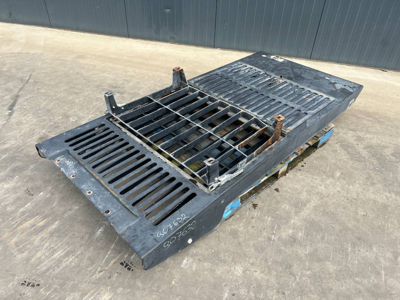 Cat 313E / M315F / 320F / 323E / 325F / 329E/ 330F / 3 - Fülke és belső tér - Építőipari gépek: 1 kép. Cat 313E / M315F / 320F / 323E / 325F / 329E/ 330F / 3 - Fülke és belső tér - Építőipari gépek: 1 kép.