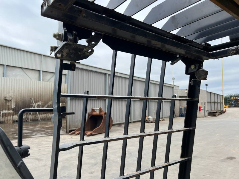 Cat 313E / M315F / 320F / 323E / 325F / 329E / 330F / - Fülke és belső tér - Építőipari gépek: 4 kép. Cat 313E / M315F / 320F / 323E / 325F / 329E / 330F / - Fülke és belső tér - Építőipari gépek: 4 kép.