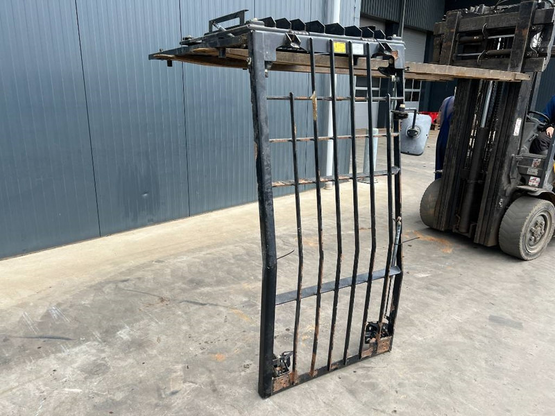 Cat 313E / M315F / 320F / 323E / 325F / 329E / 330F / - Fülke és belső tér - Építőipari gépek: 2 kép. Cat 313E / M315F / 320F / 323E / 325F / 329E / 330F / - Fülke és belső tér - Építőipari gépek: 2 kép.