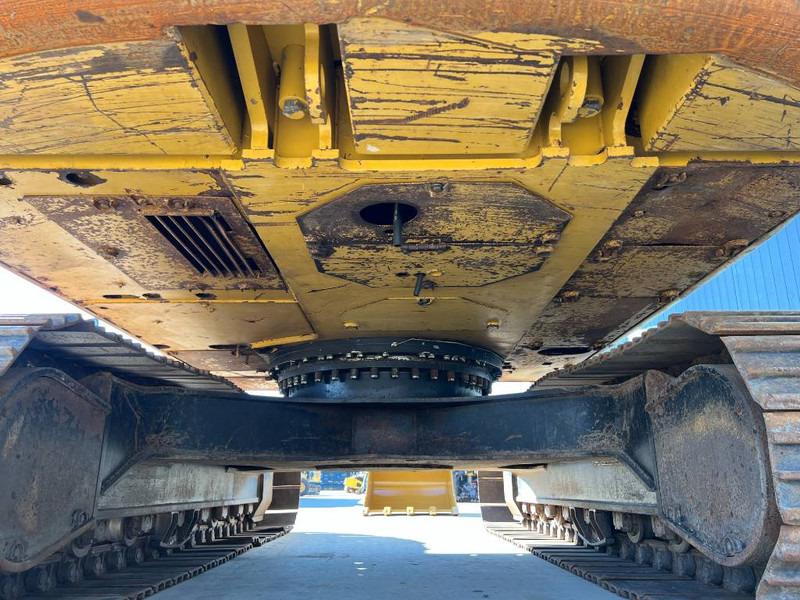 Cat 320C L - Lánctalpas kotró: 5 kép. Cat 320C L - Lánctalpas kotró: 5 kép.