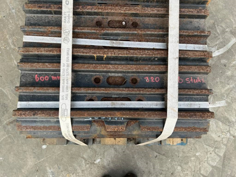 Cat 320D / 323D 3 Grouser 600mm - Keret/ Alváz - Építőipari gépek: 4 kép. Cat 320D / 323D 3 Grouser 600mm - Keret/ Alváz - Építőipari gépek: 4 kép.