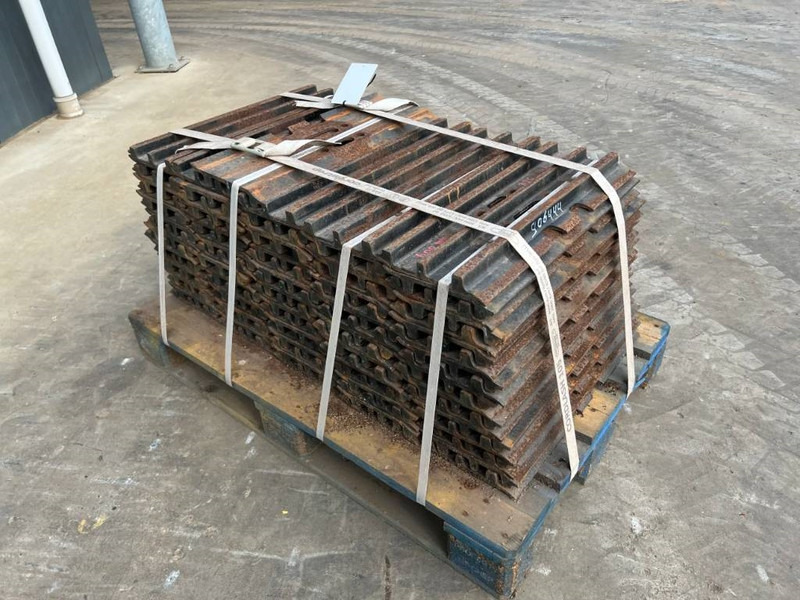 Cat 320D / 323D 3 Grouser 600mm - Keret/ Alváz - Építőipari gépek: 3 kép. Cat 320D / 323D 3 Grouser 600mm - Keret/ Alváz - Építőipari gépek: 3 kép.
