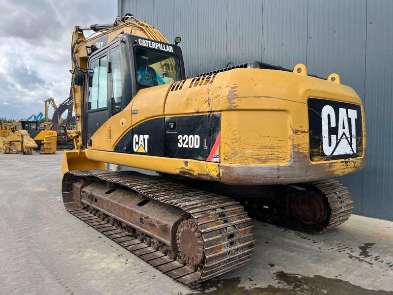 Cat 320D L - Lánctalpas kotró: 3 kép. Cat 320D L - Lánctalpas kotró: 3 kép.