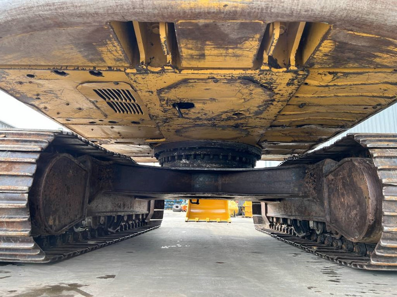 Cat 320D L - Lánctalpas kotró: 5 kép. Cat 320D L - Lánctalpas kotró: 5 kép.