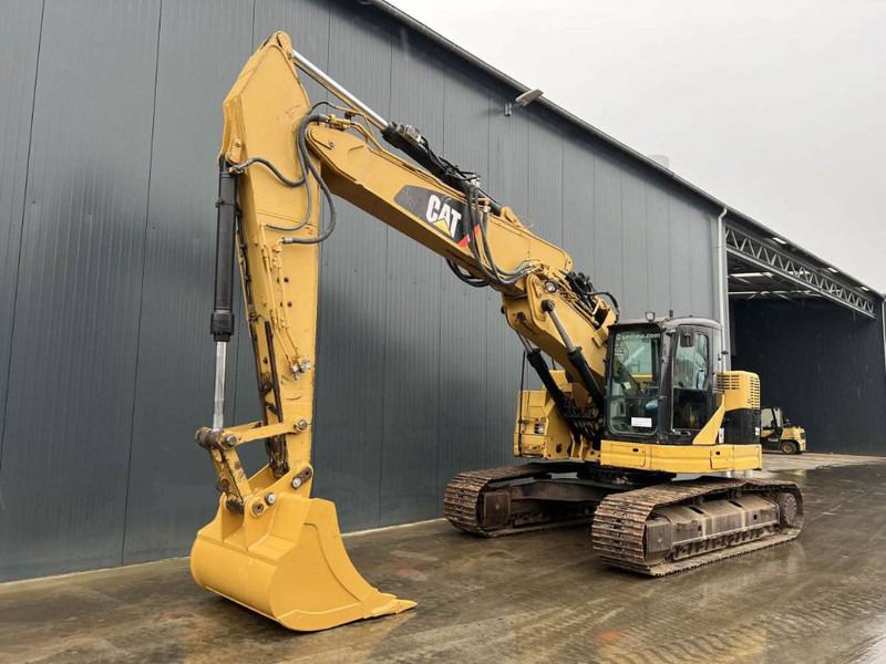 Cat 321D LCR - Lánctalpas kotró: 1 kép. Cat 321D LCR - Lánctalpas kotró: 1 kép.