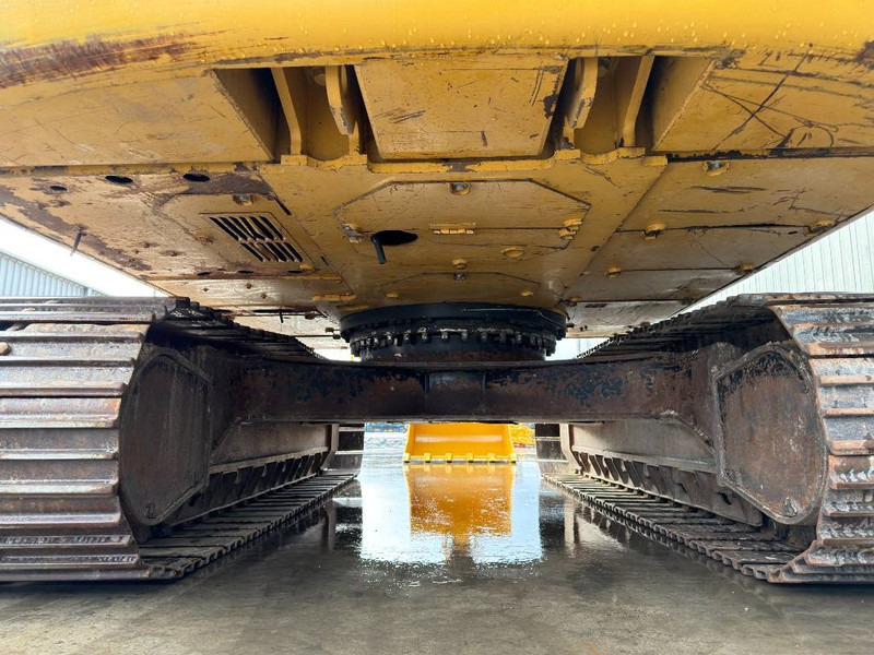 Cat 323D L - Lánctalpas kotró: 5 kép. Cat 323D L - Lánctalpas kotró: 5 kép.