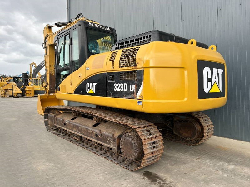 Cat 323D LN - Lánctalpas kotró: 3 kép. Cat 323D LN - Lánctalpas kotró: 3 kép.