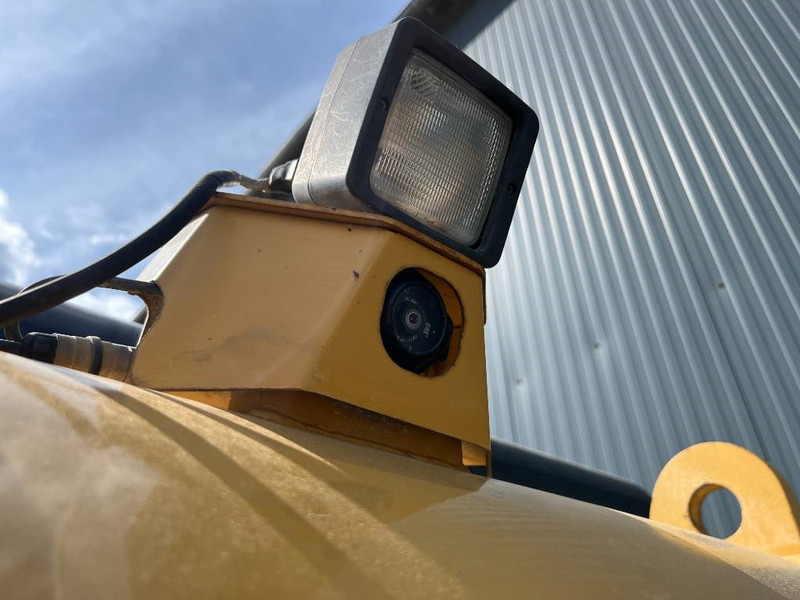 Cat 323D LN VA - Lánctalpas kotró: 5 kép. Cat 323D LN VA - Lánctalpas kotró: 5 kép.