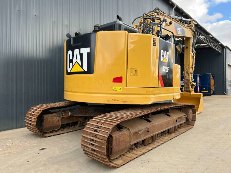 Cat 325 FL CR - Lánctalpas kotró: 4 kép. Cat 325 FL CR - Lánctalpas kotró: 4 kép.