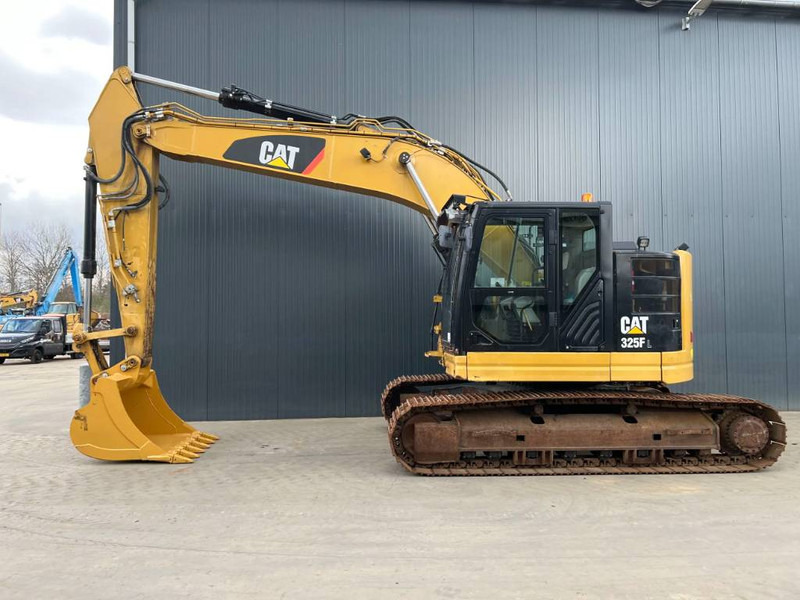 Cat 325 FL CR - Lánctalpas kotró: 5 kép. Cat 325 FL CR - Lánctalpas kotró: 5 kép.