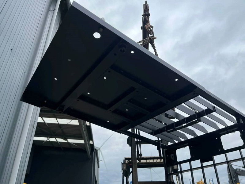 Cat 325C Guard - Fülke és belső tér - Építőipari gépek: 4 kép. Cat 325C Guard - Fülke és belső tér - Építőipari gépek: 4 kép.