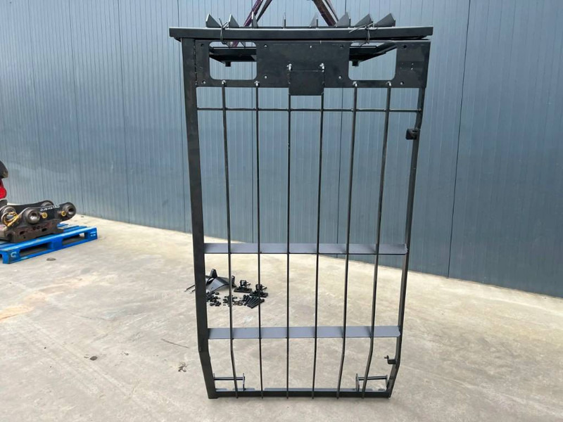 Cat 325C Guard - Fülke és belső tér - Építőipari gépek: 1 kép. Cat 325C Guard - Fülke és belső tér - Építőipari gépek: 1 kép.